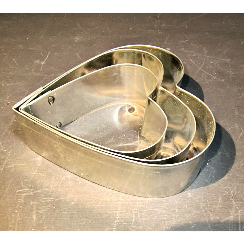 1461.  Set of 3 Nesting Heart Shaped Cookie Cutters Stainless Steel